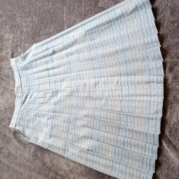 Vintage ILGWU small (?) checked pleated skirt - Picture 8 of 9